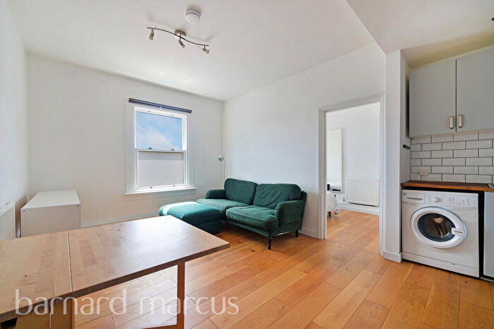 1 Bedroom Flat To Rent In Peckham High Street, London, SE15