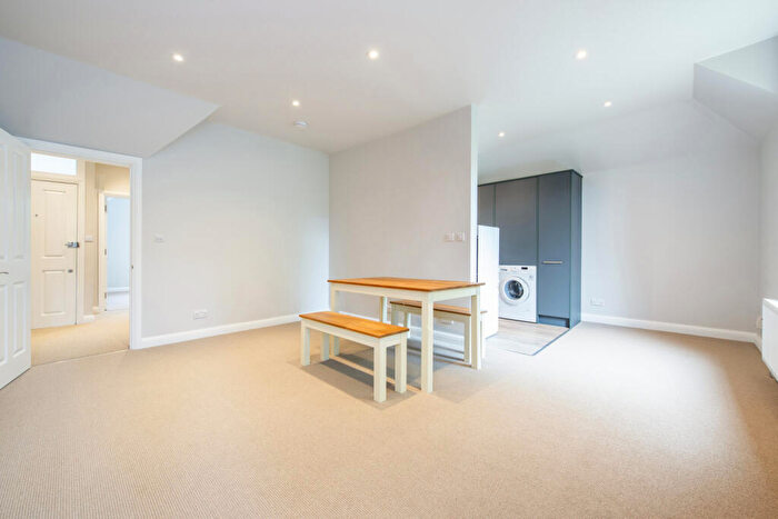 2 Bedroom Flat To Rent In Netherhall Gardens, Hampstead, NW3
