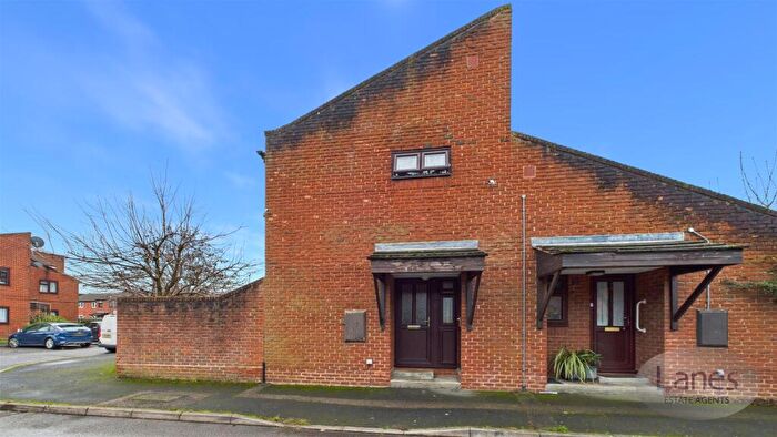 3 Bedroom Terraced House For Sale In Sandringham Way, Waltham Cross, EN8