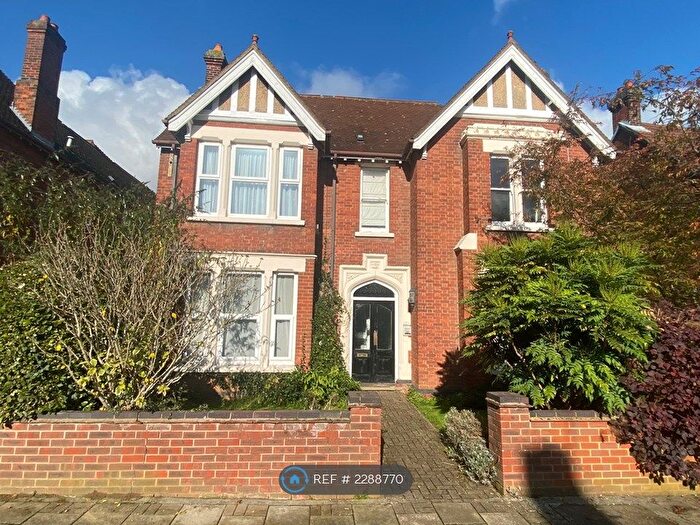 2 Bedroom Flat To Rent In Kimbolton Avenue, Bedford, MK40