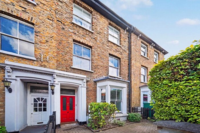 2 Bedroom Flat For Sale In Graham Road, London, E8