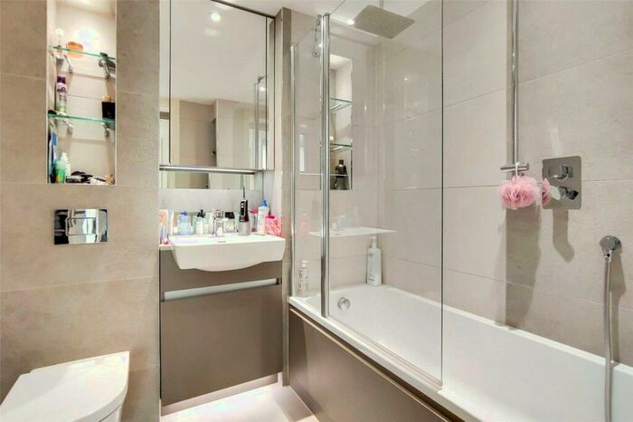 2 Bedroom Flat For Sale In Deveraux House, Duke Of Wellington Avenue, SE18