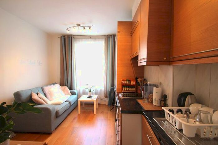 Studio To Rent In Caledonian Road, London, N1