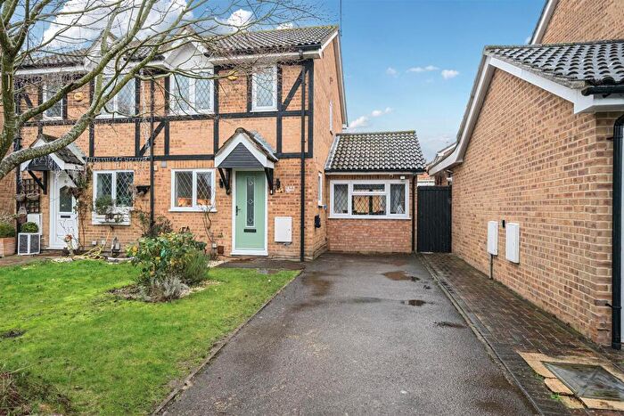 2 Bedroom Semi Detached House For Sale In Laburnum Road Winnersh, Berkshire, RG41