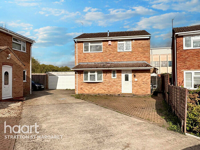 3 Bedroom Detached House For Sale In Ashmore Close, Swindon, SN3