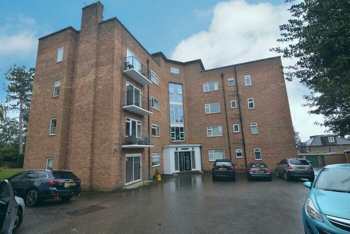2 Bedroom Flat To Rent In Telegraph Road, Heswall, Wirral, CH60