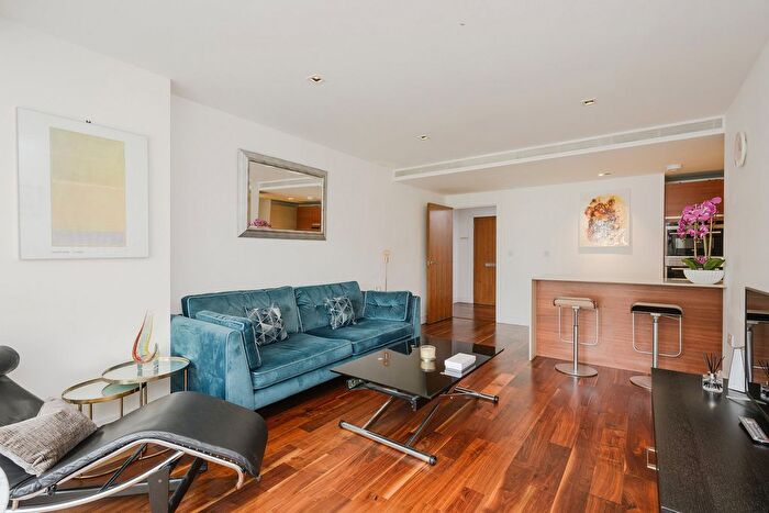 2 Bedroom Flat To Rent In Kew Bridge, Brentford, TW8