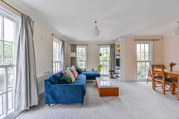 2 Bedroom Flat To Rent In Clapham Road, Oval, London, SW9