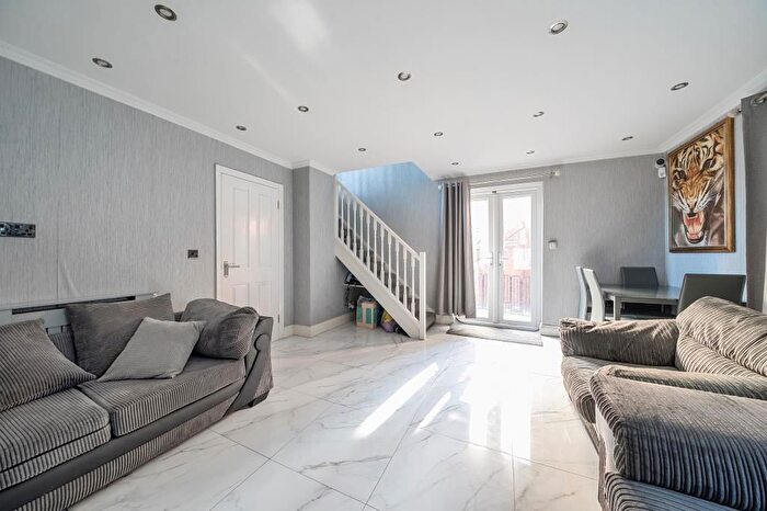 4 Bedroom Detached House For Sale In Primrose Hill, Kings Langley, WD4