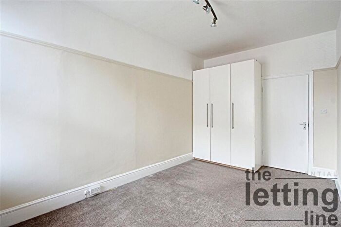2 Bedroom Apartment To Rent In Windmill Hill, Enfield, Middlesex, EN2