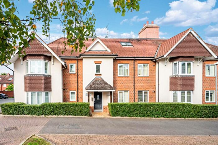 2 Bedroom Flat To Rent In Poplar Road, Hinchley Wood, Esher, KT10