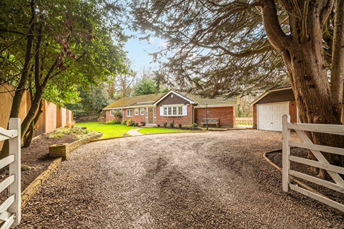 3 Bedroom Bungalow For Sale In Brenchley Close, Chislehurst, BR7