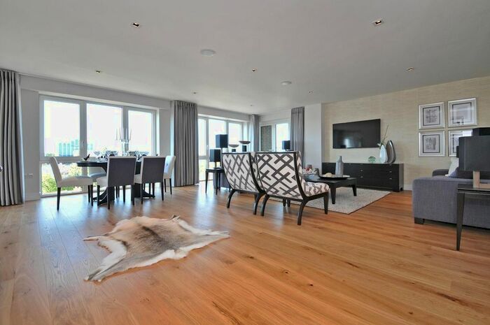 3 Bedroom Flat To Rent In Belvedere House, Kew Bridge Road, TW8