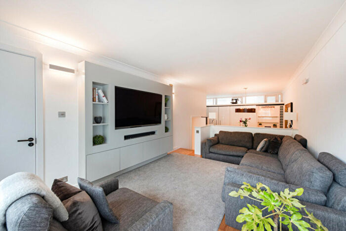 2 Bedroom Maisonette To Rent In Spedan Close, Hampstead, NW3