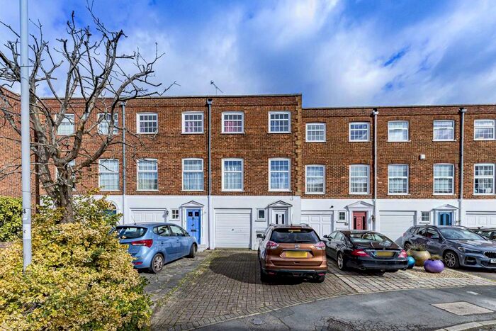 4 Bedroom Terraced House To Rent In Blenheim Gardens, Kingston Upon Thames, KT2