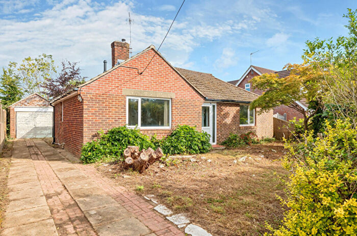 3 Bedroom Bungalow For Sale In Orchard Way, Dibden Purlieu, Southampton, SO45