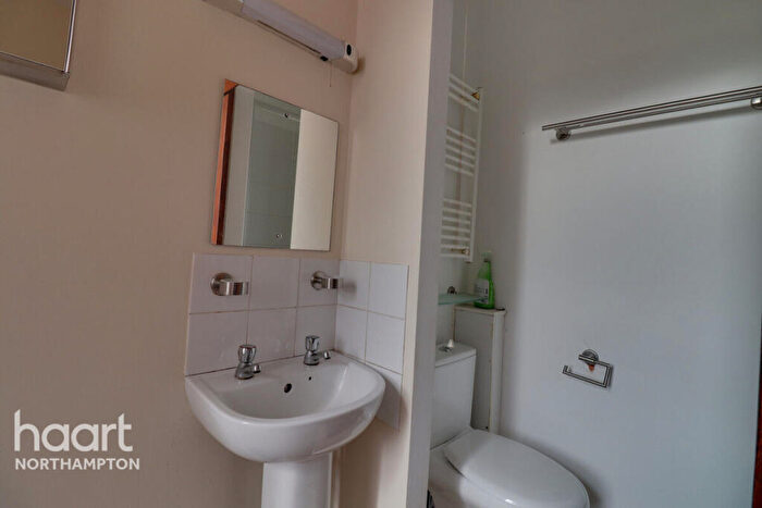 1 Bedroom Apartment To Rent In Abington Avenue, Northampton, NN1