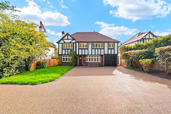 4 Bedroom Detached House For Sale In Longdown Lane South, Epsom, Surrey, KT17