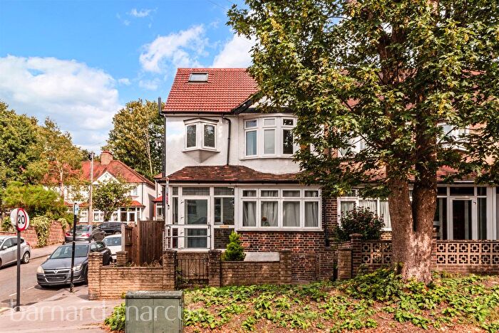 4 Bedroom Semi-Detached House For Sale In Selsdon Road, South Croydon, CR2