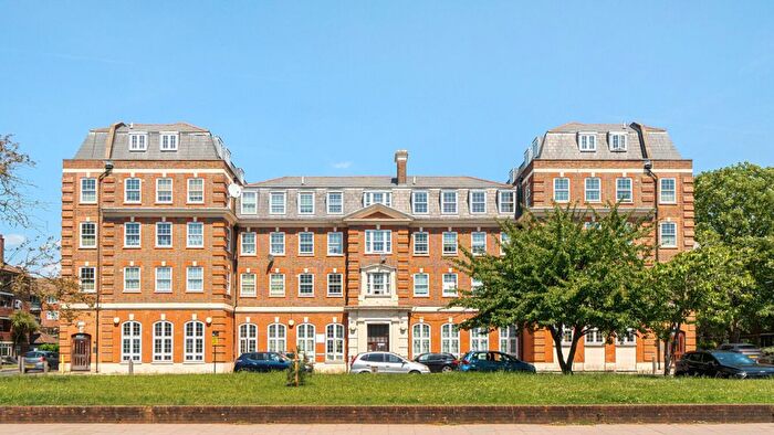 2 Bedroom Flat To Rent In Ravens Way, London, SE12