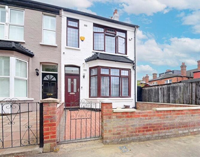 3 Bedroom Terraced House To Rent In Clifton Road, London, N3