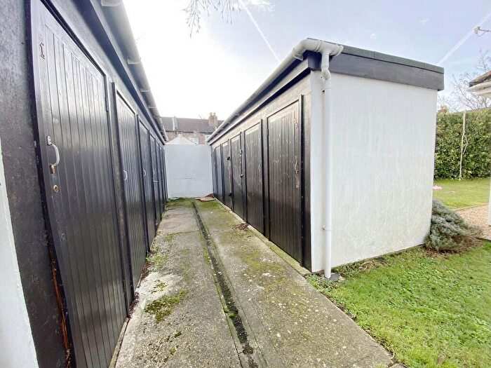 1 Bedroom Apartment For Sale In Manor Park Avenue, Portsmouth, Hampshire, PO3