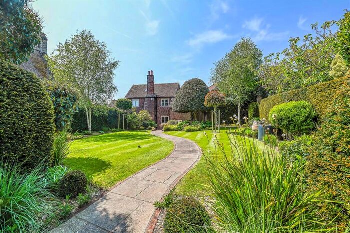 5 Bedroom Detached House For Sale In Warningcamp, Arundel, BN18