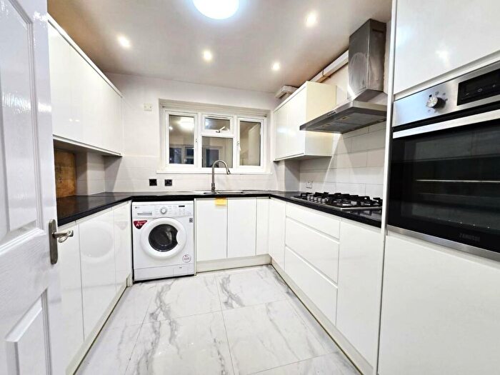 5 Bedroom End Of Terrace House To Rent In Crane Close, Dagenham, RM10