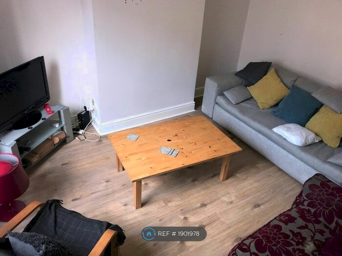 6 Bedroom Terraced House To Rent In Holberry Gardens, Sheffield, S10