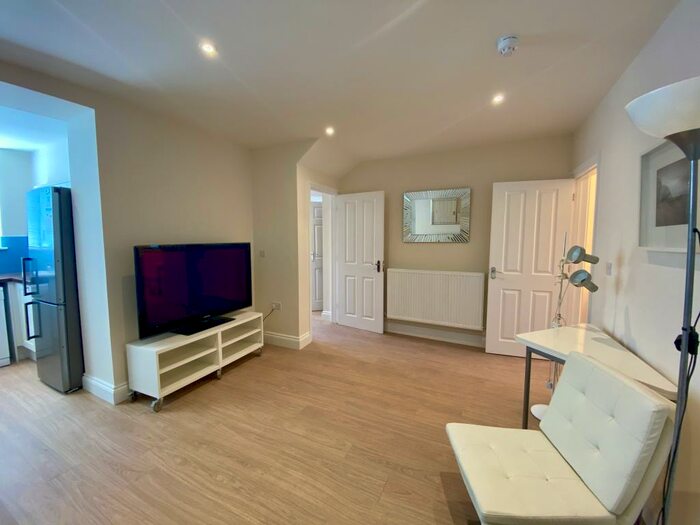 1 Bedroom Ground Flat To Rent In West Terrace, Eastbourne, BN21