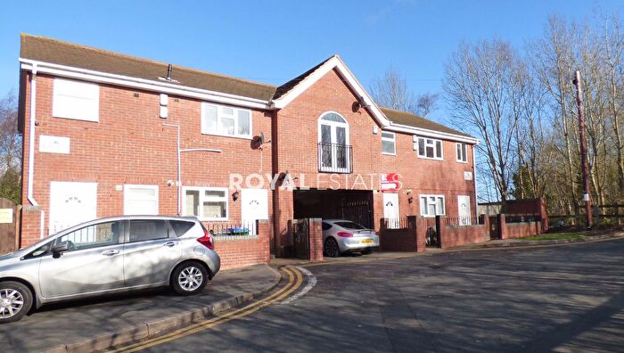 2 Bedroom Flat To Rent In East Avenue, Tividale, Oldbury, West Midlands, B69