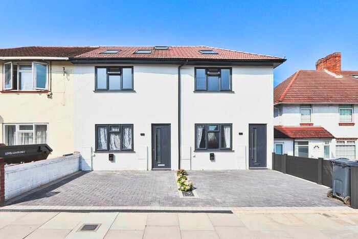 3 Bedroom Terraced House To Rent In Claremont Avenue, New Malden, KT3