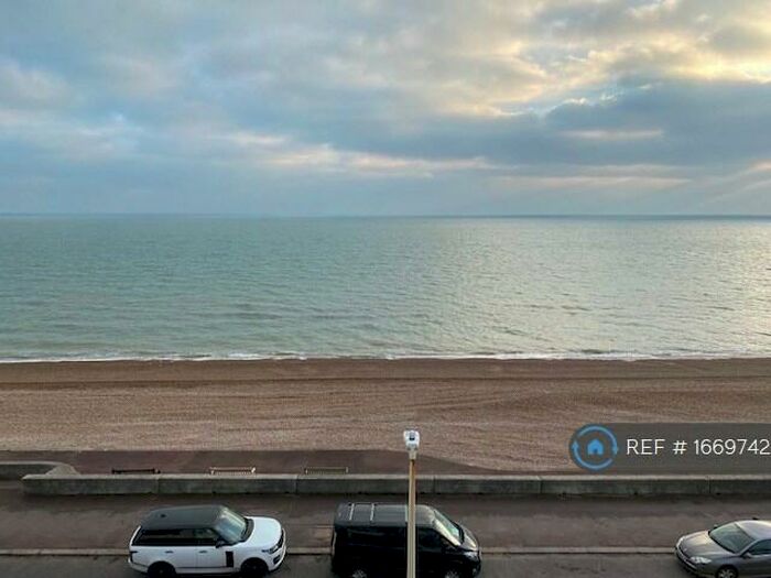 1 Bedroom Flat To Rent In West Lawn, Sandgate, Folkestone, CT20