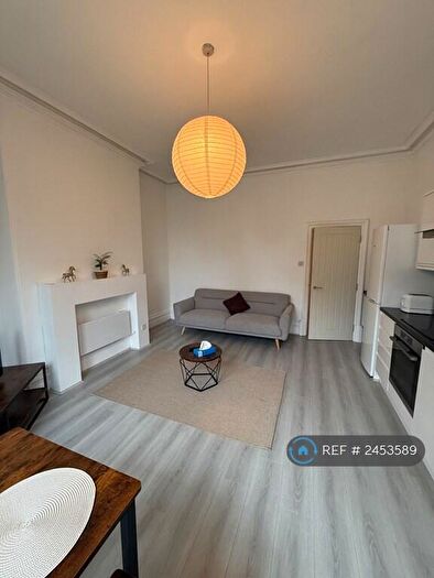 2 Bedroom Flat To Rent In Grove Lane, Leeds, LS6