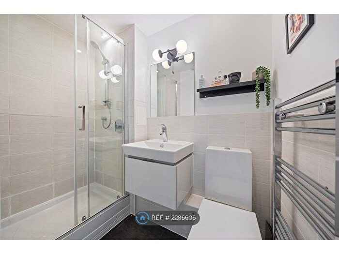 3 Bedroom Flat To Rent In Mildmay Avenue, London, N1