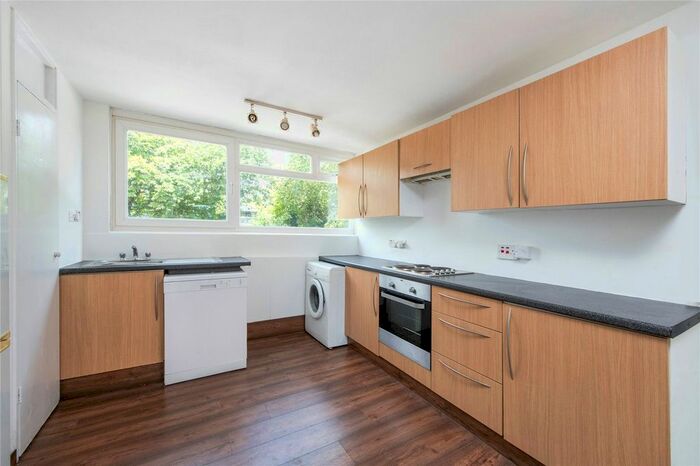 2 Bedroom Flat To Rent In Queen's Ride, Barnes, SW13