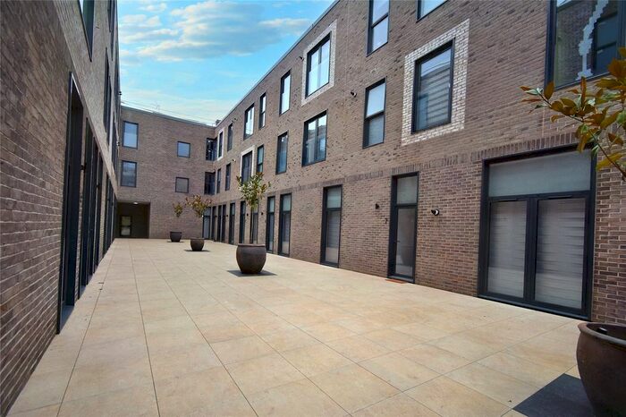 1 Bedroom Flat To Rent In Emerald House, A London Road, Newbury, Berkshire, RG14