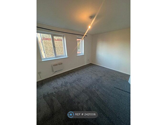 1 Bedroom Flat To Rent In Porter Close, Grays, RM20
