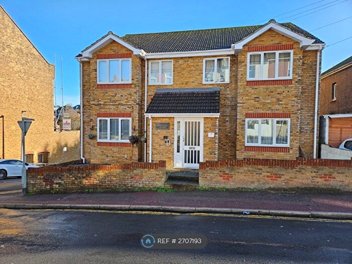 1 Bedroom Flat To Rent In Virginia Court, Chatham, ME4