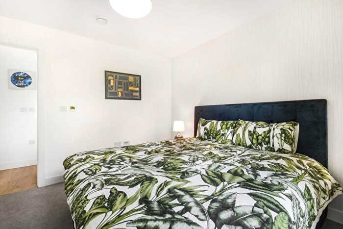1 Bedroom Flat To Rent In Churchyard Row, Elephant And Castle, London, SE11