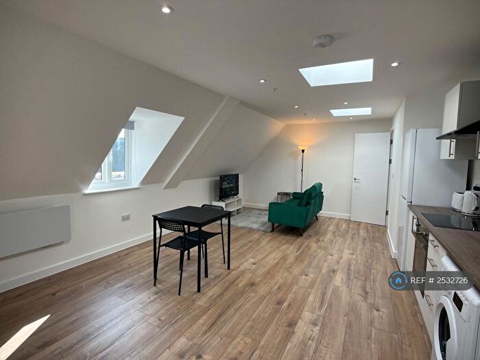 1 Bedroom Flat To Rent In Oriel House, Northampton, NN1