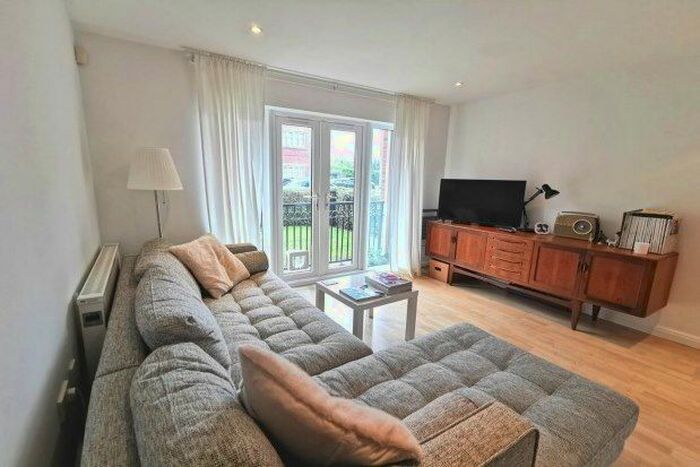 2 Bedroom Flat To Rent In Holden Avenue, Manchester, M16