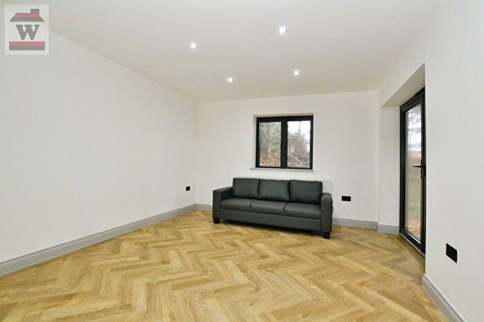 2 Bedroom Flat To Rent In Oakley Close, Isleworth, TW7