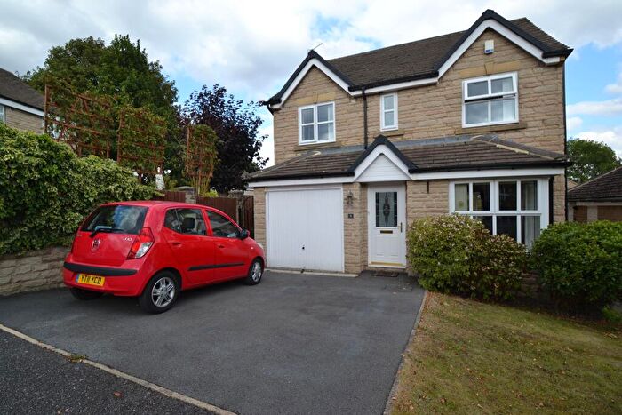 4 Bedroom Detached House For Sale In Greencroft Close, Idle, BD10