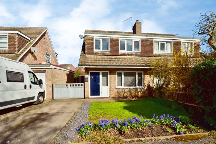 3 Bedroom Semi-Detached House For Sale In Poplar Close, Killamarsh, Sheffield, S21