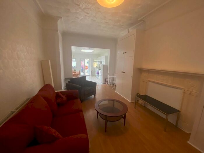 1 Bedroom Maisonette To Rent In Fielding Terrace, Uxbridge Road, London, W5