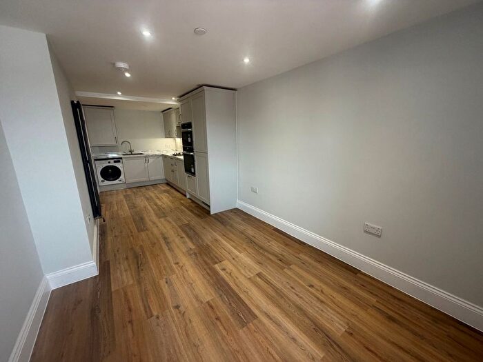 1 Bedroom Flat For Sale In New Canal, Salisbury, Wiltshire, SP1