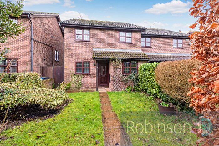 4 Bedroom Semi Detached House To Rent In Wagner Close, Maidenhead, SL6