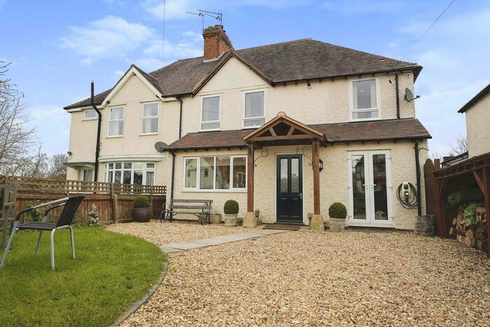 4 Bedroom Semi-Detached House For Sale In Kings Lane, Norton, Evesham, Worcestershire WR11