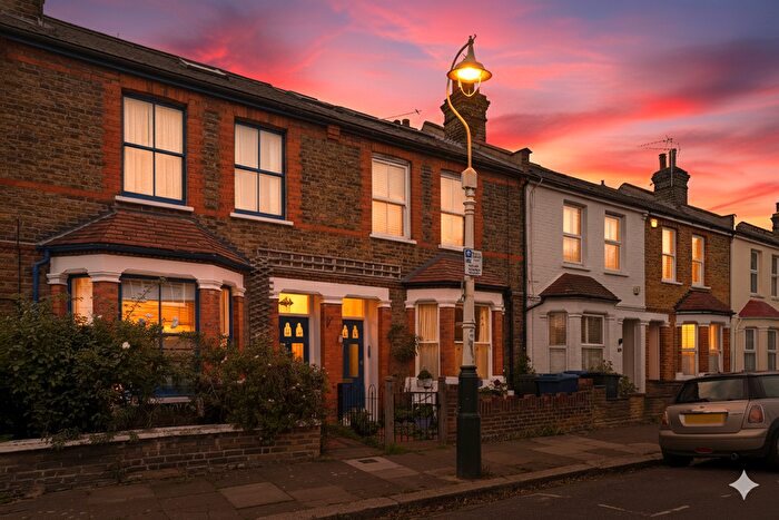 2 Bedroom Flat For Sale In Hessel Road, Ealing, London, W13